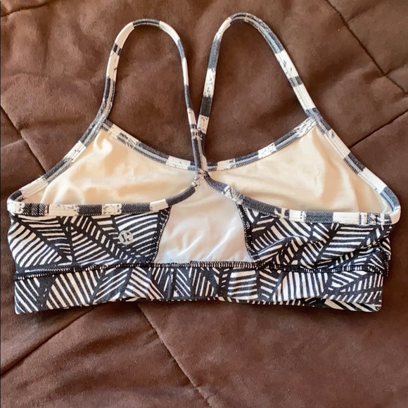 Lululemon Sports Bra size 6 - Picture 2 of 2